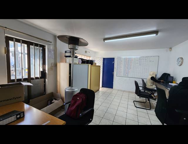 330M² WAREHOUSE TO LET IN SEBENZA